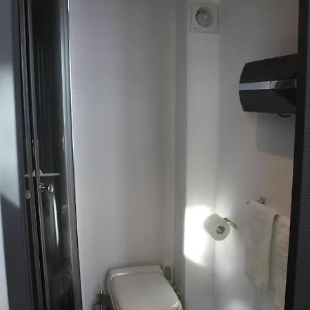 Les Cariatides Homestay *